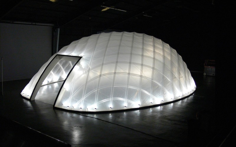 Ein Leichtbau-Pavillon der Planex Technik in Textil GmbH, der als Kulisse für den Hollywood-Film „SELF/LESS“ diente.